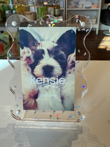 Kensie Home 2x3 Photo Frame – Scalloped Acrylic with Star &amp; Moon Accents
