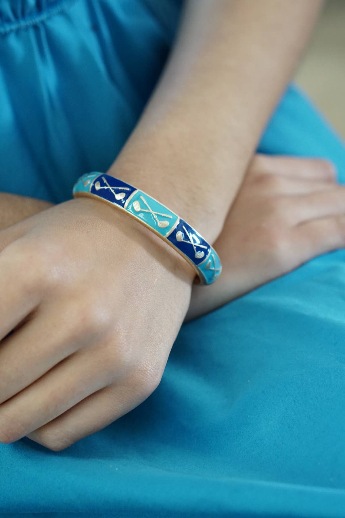 Canvas Style - Elena Golf Sculpted Enamel Hinge Bangle: White