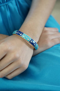 Canvas Style - Elena Golf Sculpted Enamel Hinge Bangle: White