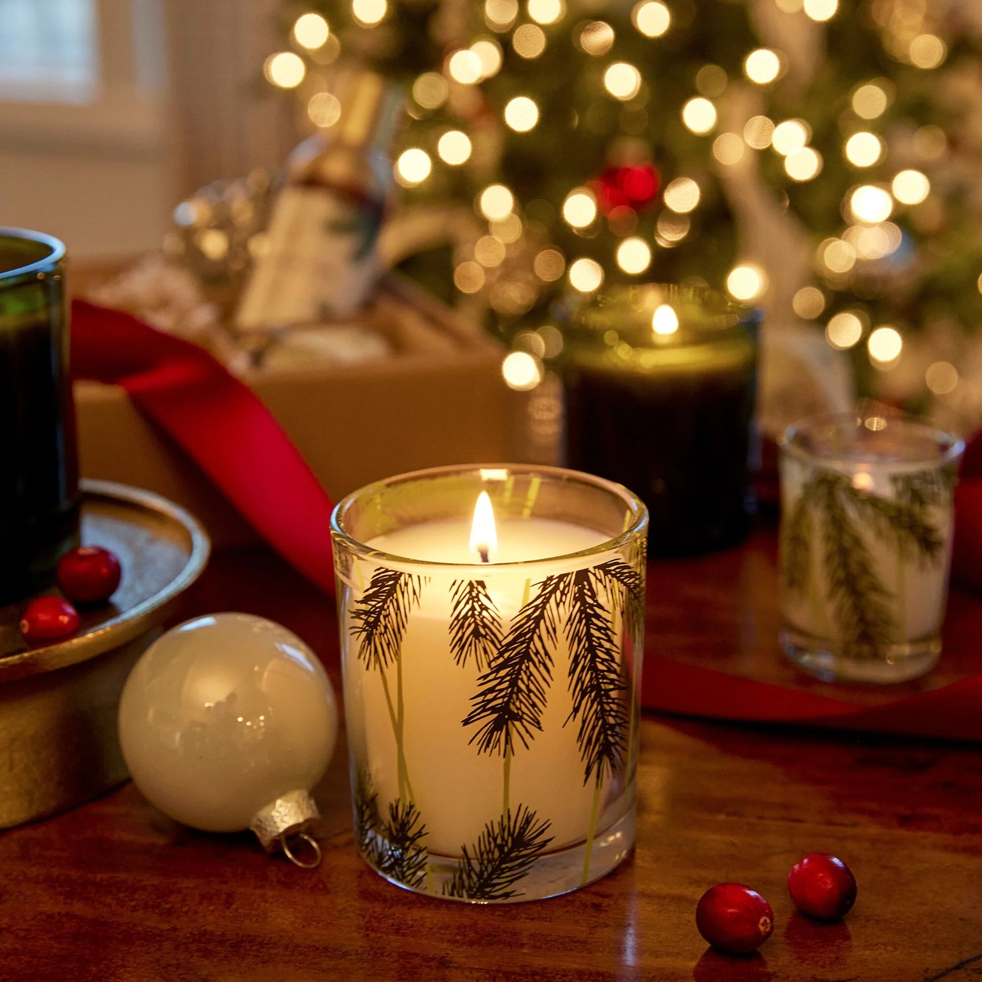 Thymes Frasier Fir Poured Candle – Pine Needle Design