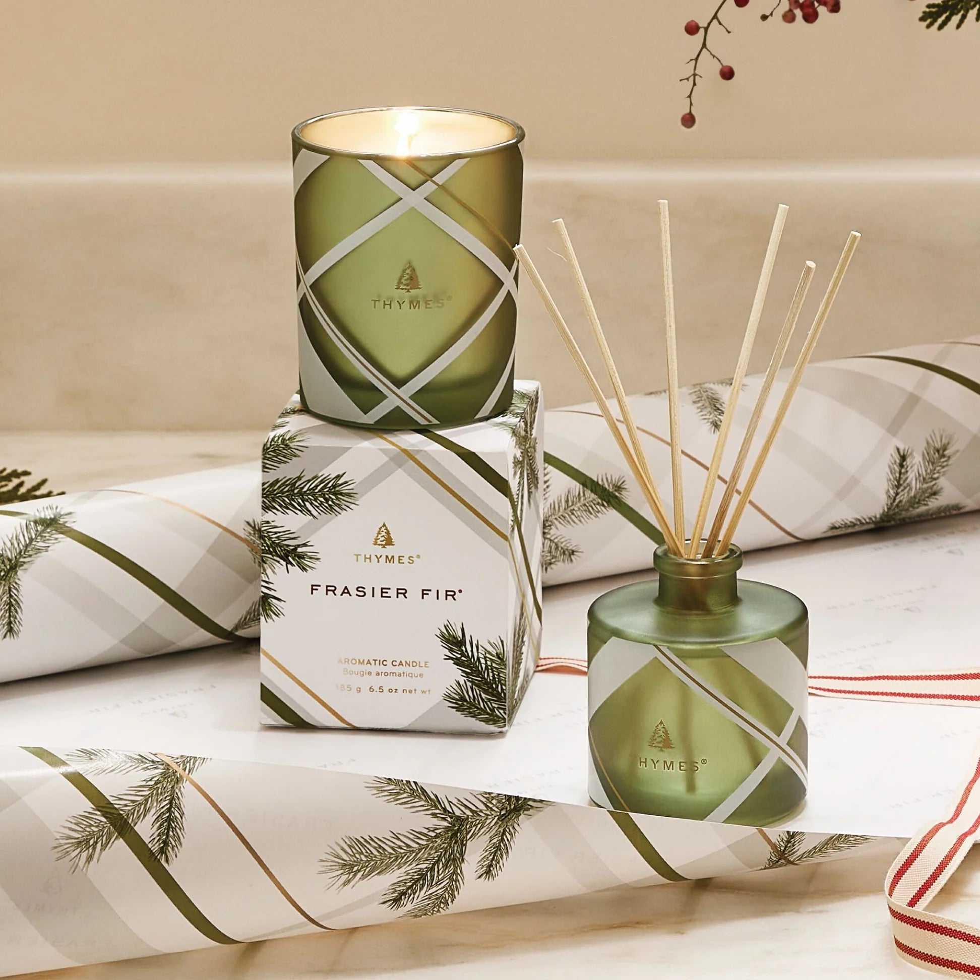 Thymes Frasier Fir Frosted Plaid Candle – 6.5 oz