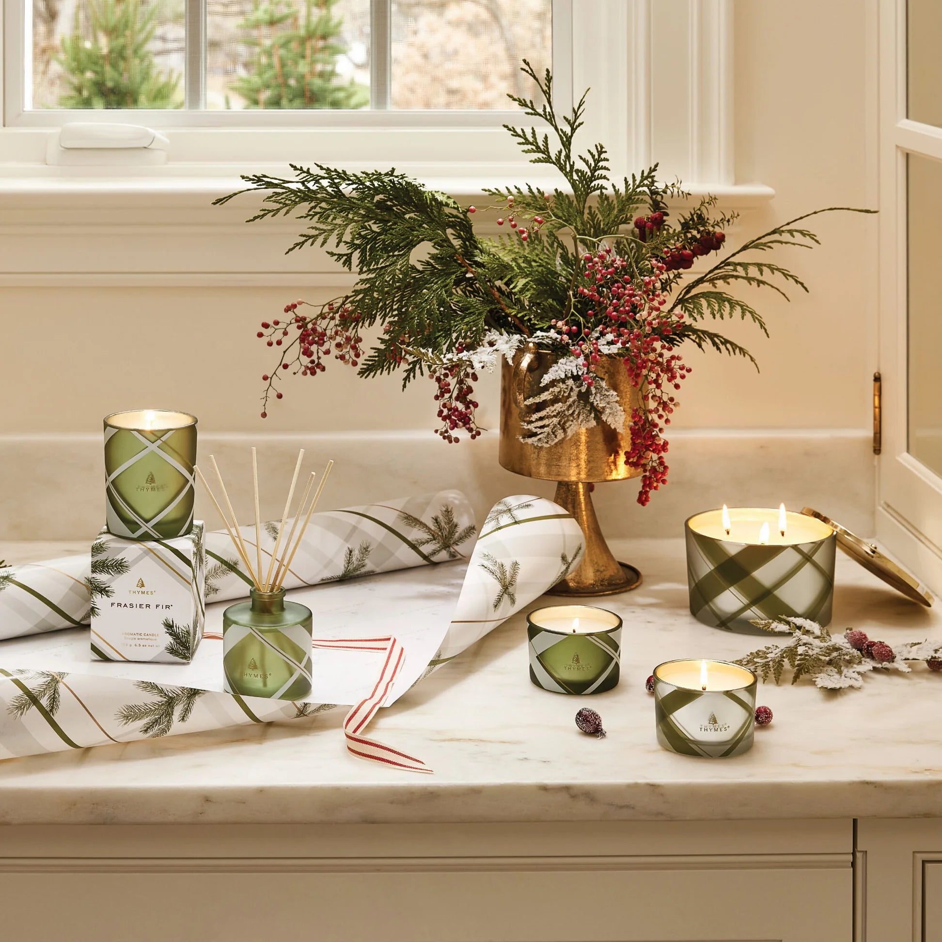 Thymes Frasier Fir Frosted Plaid Candle – 6.5 oz